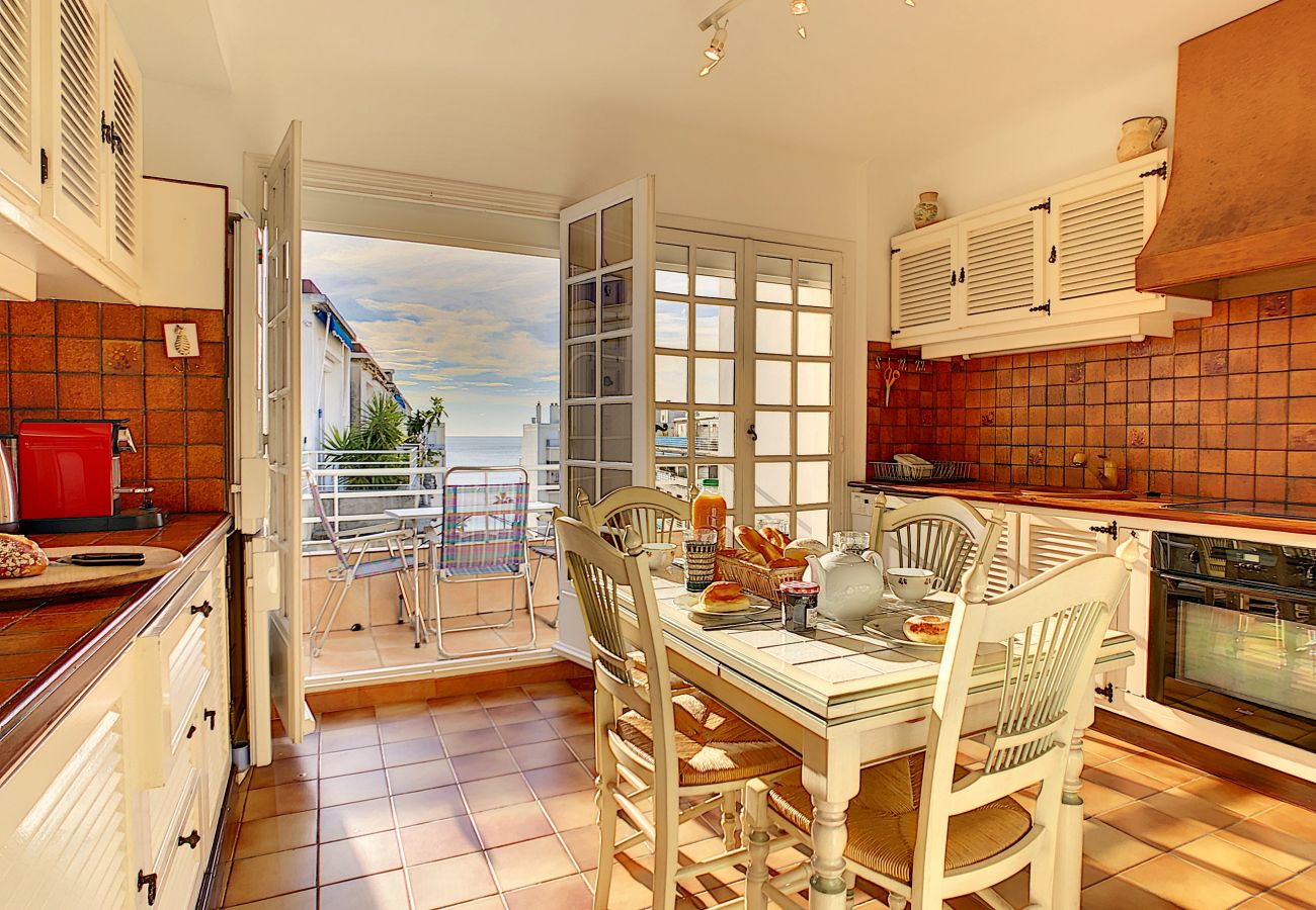 Apartment in Nice - N&J - BEACH COTTAGE TERRACE  - Very close sea 