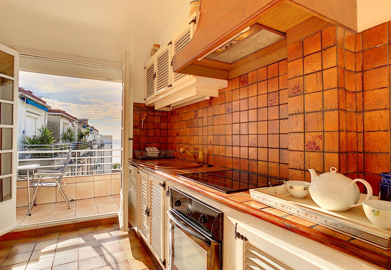 Apartment in Nice - N&J - BEACH COTTAGE TERRACE  - Very close sea 