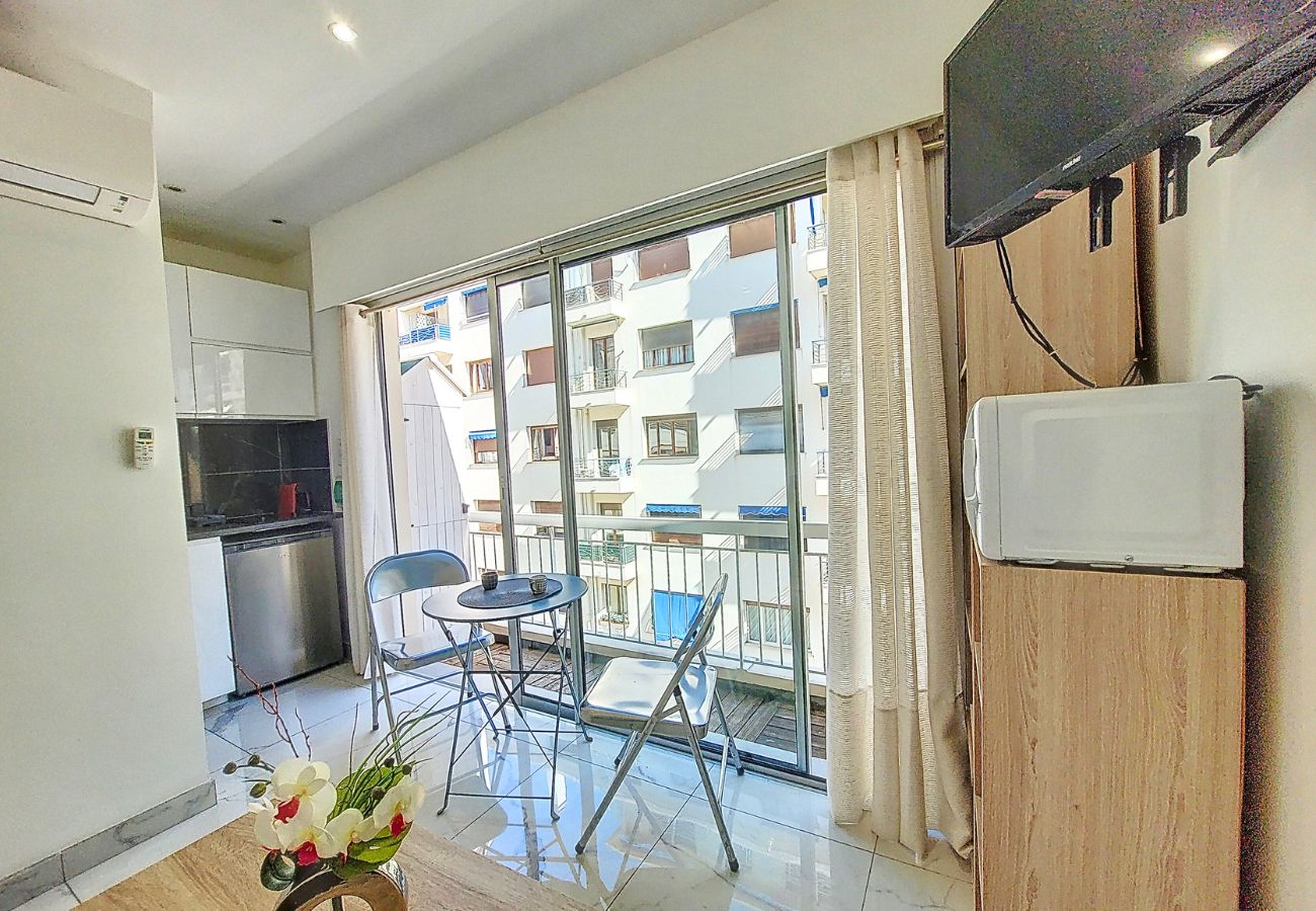 Studio in Nice - N&J - PALMA BEACH - Central - Near Beach 