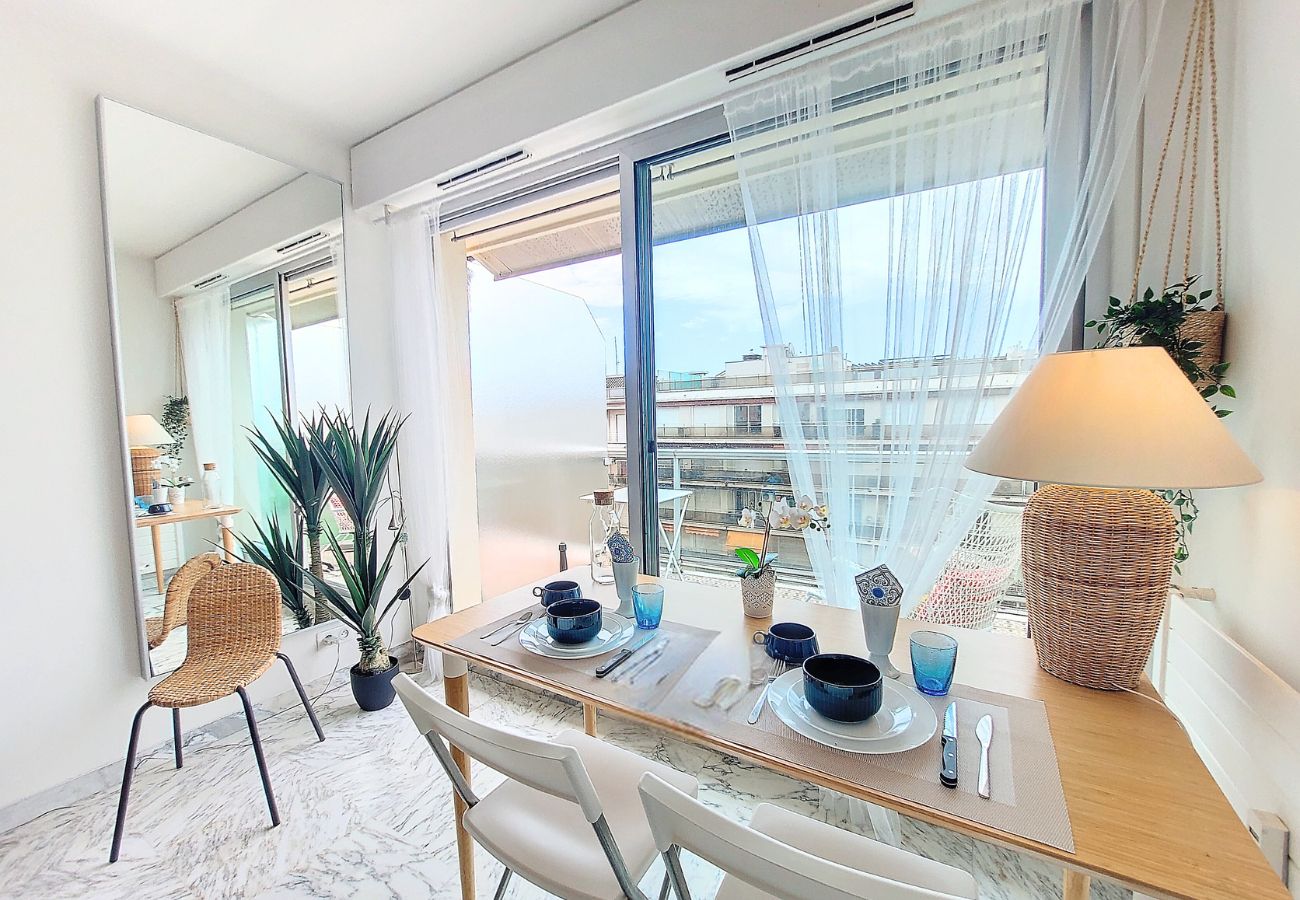 Studio in Nice - N&J - LIFESTYLE - Balcony - Modern 