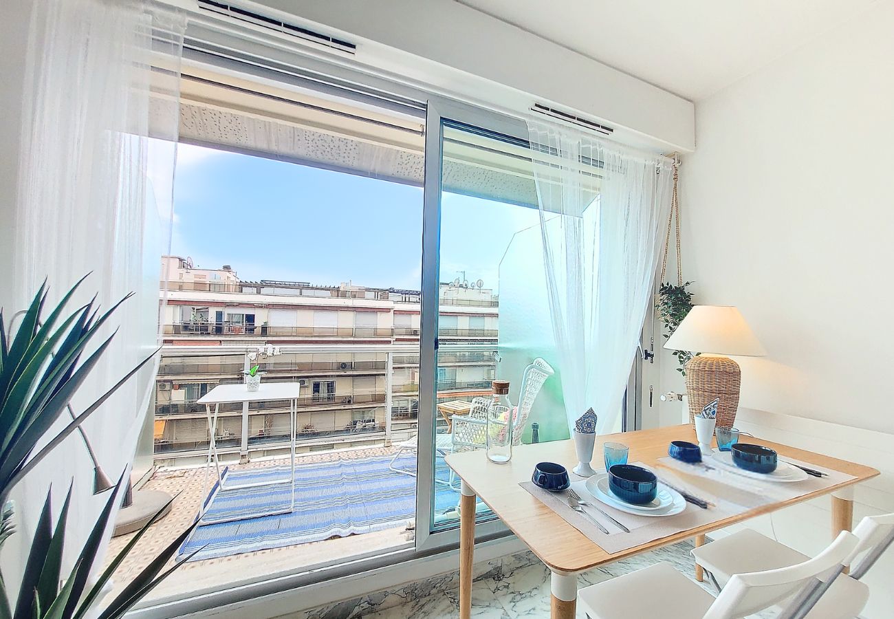 Studio in Nice - N&J - LIFESTYLE - Balcony - Modern 