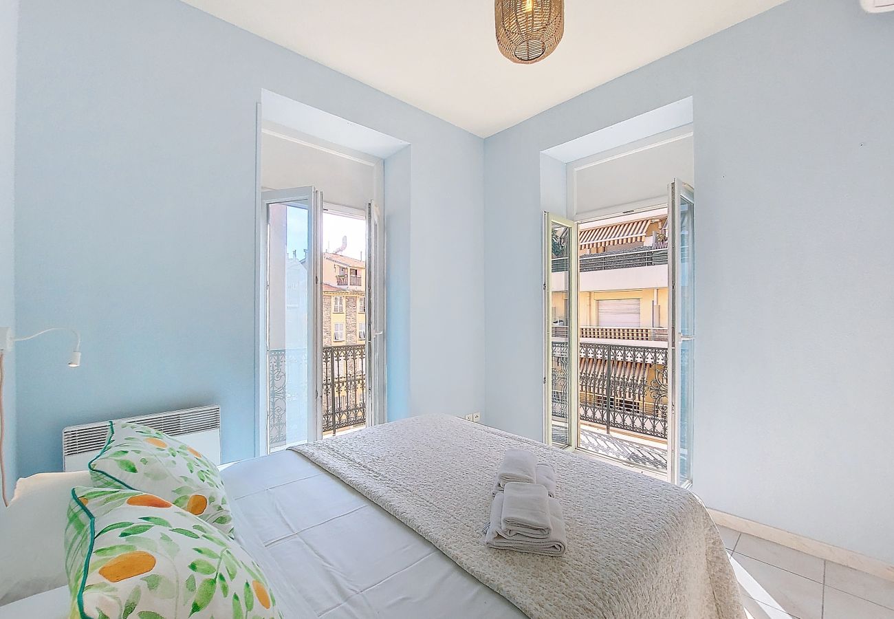 Apartment in Nice - New! N&J - MER SEA - Balcony - Le Port Place du Pin