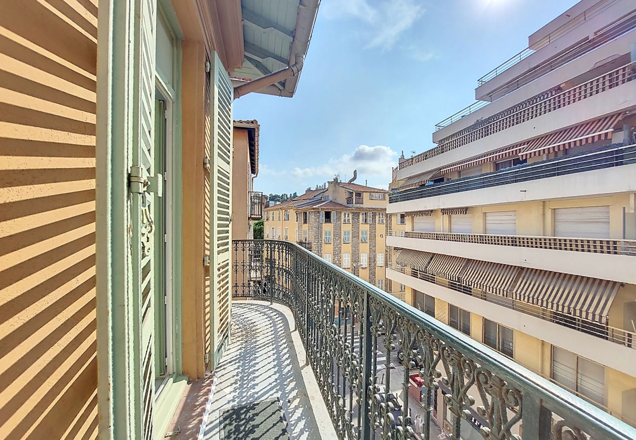 Apartment in Nice - New! N&J - MER SEA - Balcony - Le Port Place du Pin