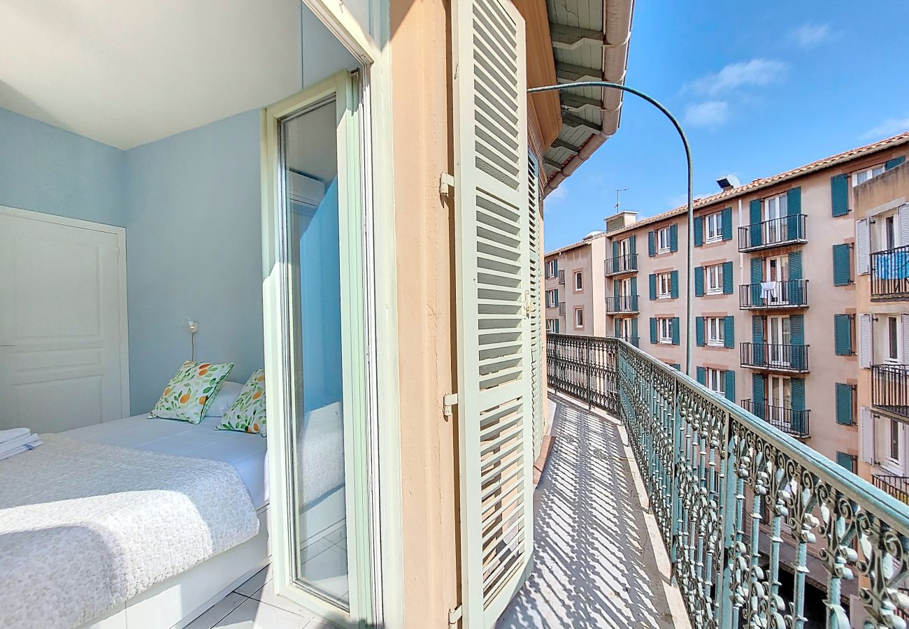 Apartment in Nice - New! N&J - MER SEA - Balcony - Le Port Place du Pin