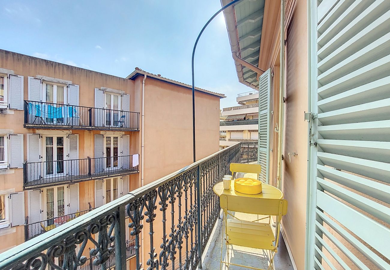 Apartment in Nice - New! N&J - MER SEA - Balcony - Le Port Place du Pin