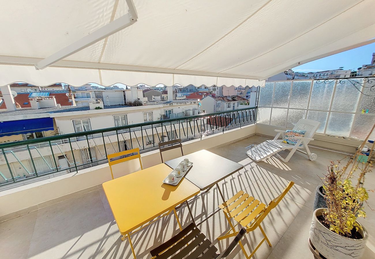 Appartement à Nice - N&J  - CIEL AZUR - Terrasse - Proche mer 