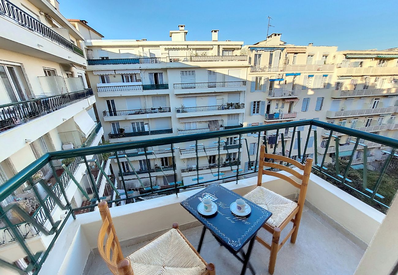 Appartement à Nice - N&J  - CIEL AZUR - Terrasse - Proche mer 